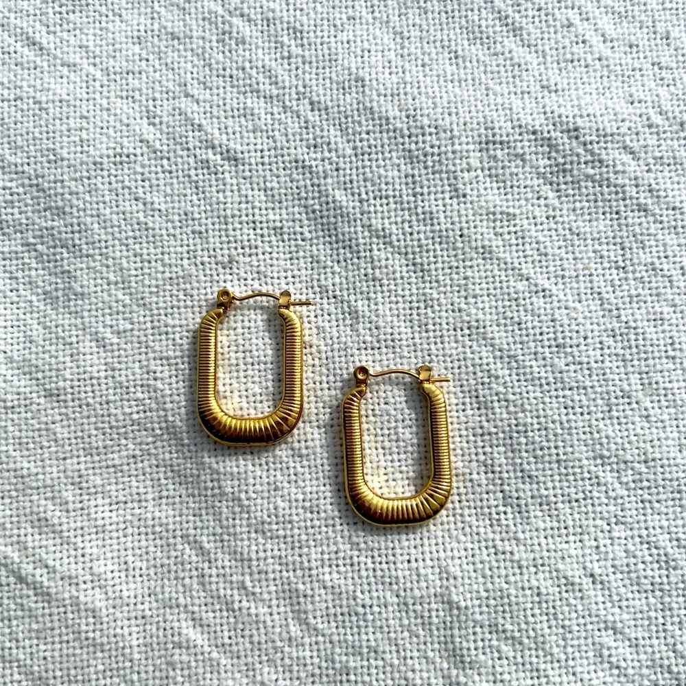 NEW Stainless Steel Gold Earrings - Picture 3 of 5